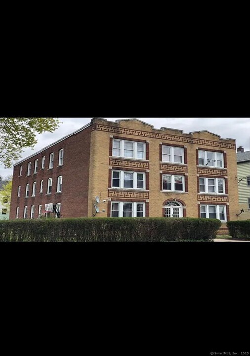 415-417 East St in New Britain, CT - Building Photo