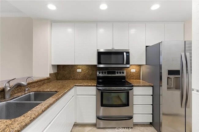 2243 Martin in Irvine, CA - Building Photo - Building Photo