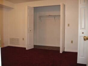 Park Avenue Apartments in West Mifflin, PA - Building Photo - Building Photo