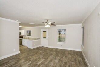 5727 Sandy Canyon in San Antonio, TX - Foto de edificio - Building Photo