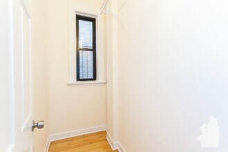 2134 W Concord Pl in Chicago, IL - Foto de edificio - Building Photo