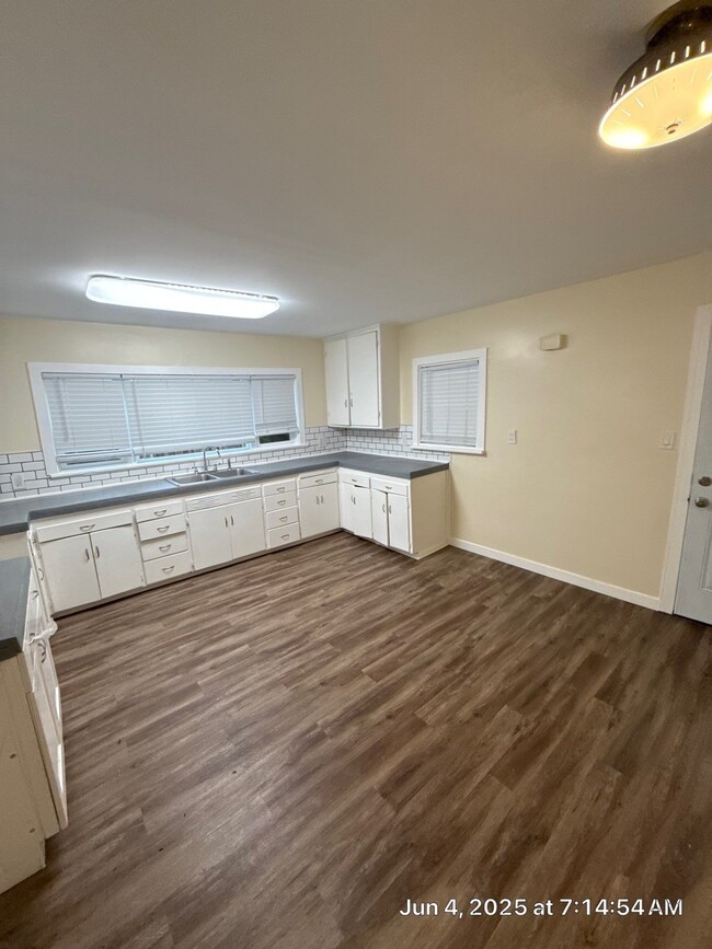 955 W C St in Colton, CA - Building Photo - Building Photo