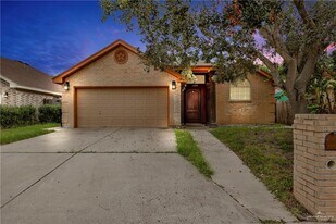 13 Quamasia Ave in McAllen, TX - Building Photo