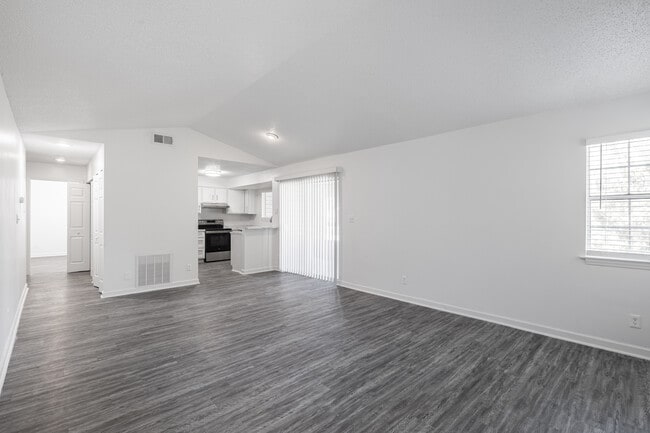 Osprey on the Bluffs in Savannah, GA - Building Photo - Interior Photo