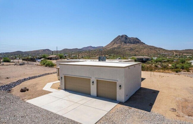 48126 N Coyote Pass Rd in New River, AZ - Building Photo - Building Photo