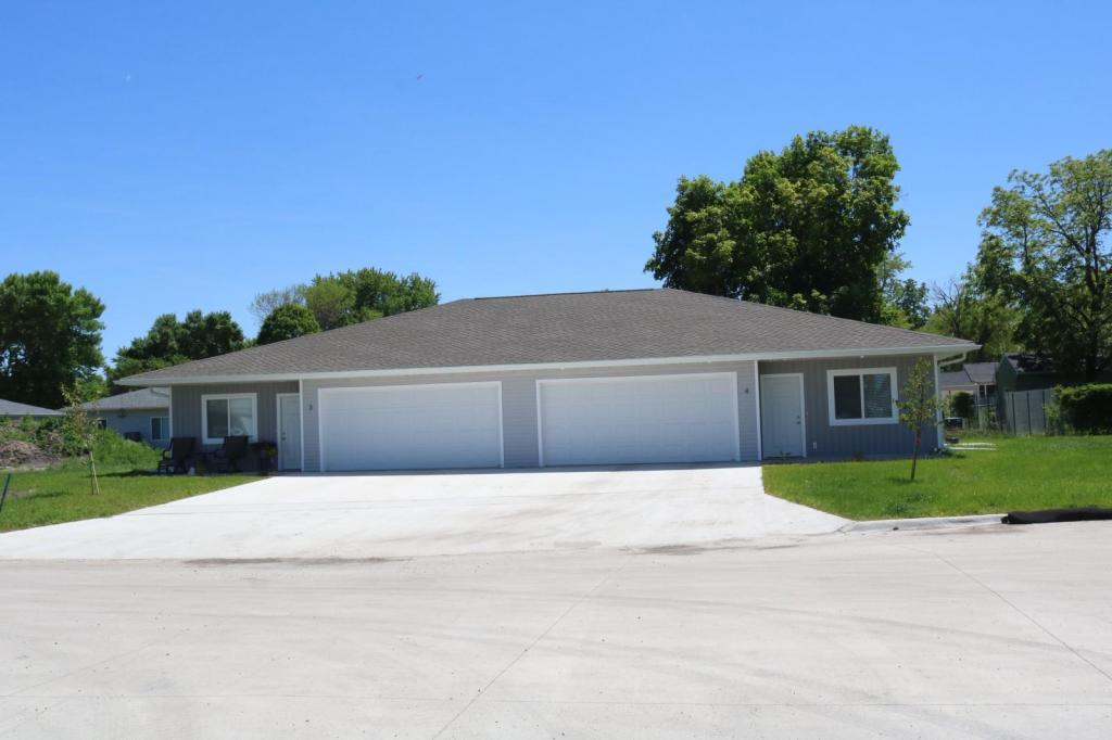 9 Reserve Ct in Garner, IA - Building Photo