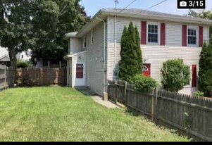370 Palmer St in Fall River, MA - Building Photo