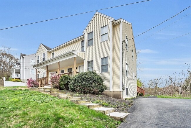 2 Wigwam Hill Dr in Worcester, MA - Building Photo - Building Photo