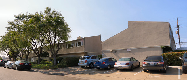 Country Club Plaza in Sacramento, CA - Building Photo - Building Photo