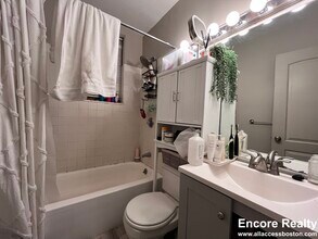 17 Garrison St, Unit 4 in Boston, MA - Foto de edificio - Building Photo