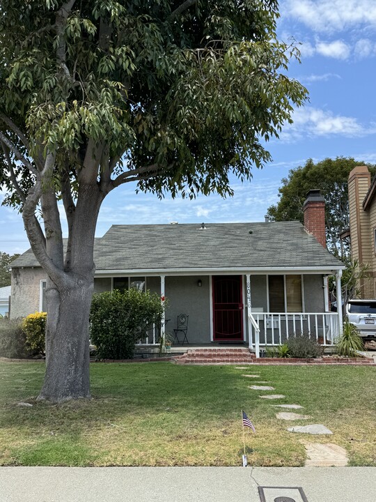 8046 Westlawn Ave in Los Angeles, CA - Foto de edificio