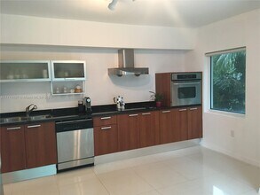 1650 Brickell Ave, Unit 112 in Miami, FL - Building Photo - Building Photo