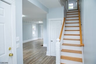 8 Woodside Ave in Newton, NJ - Building Photo - Building Photo