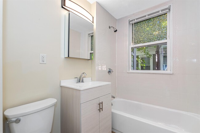 30 Brackett St, Unit 2 in Boston, MA - Building Photo - Building Photo