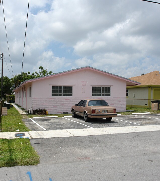 521 NW 21st Ter in Fort Lauderdale, FL - Building Photo