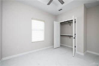4 Vision St in Rio Grande City, TX - Foto de edificio - Building Photo