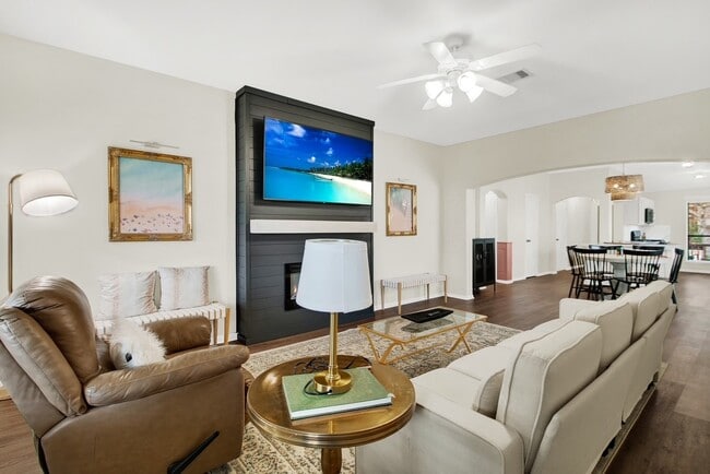 11415 Hemington Dr in Tomball, TX - Building Photo - Building Photo