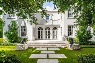 142 S County Rd in Palm Beach, FL - Building Photo