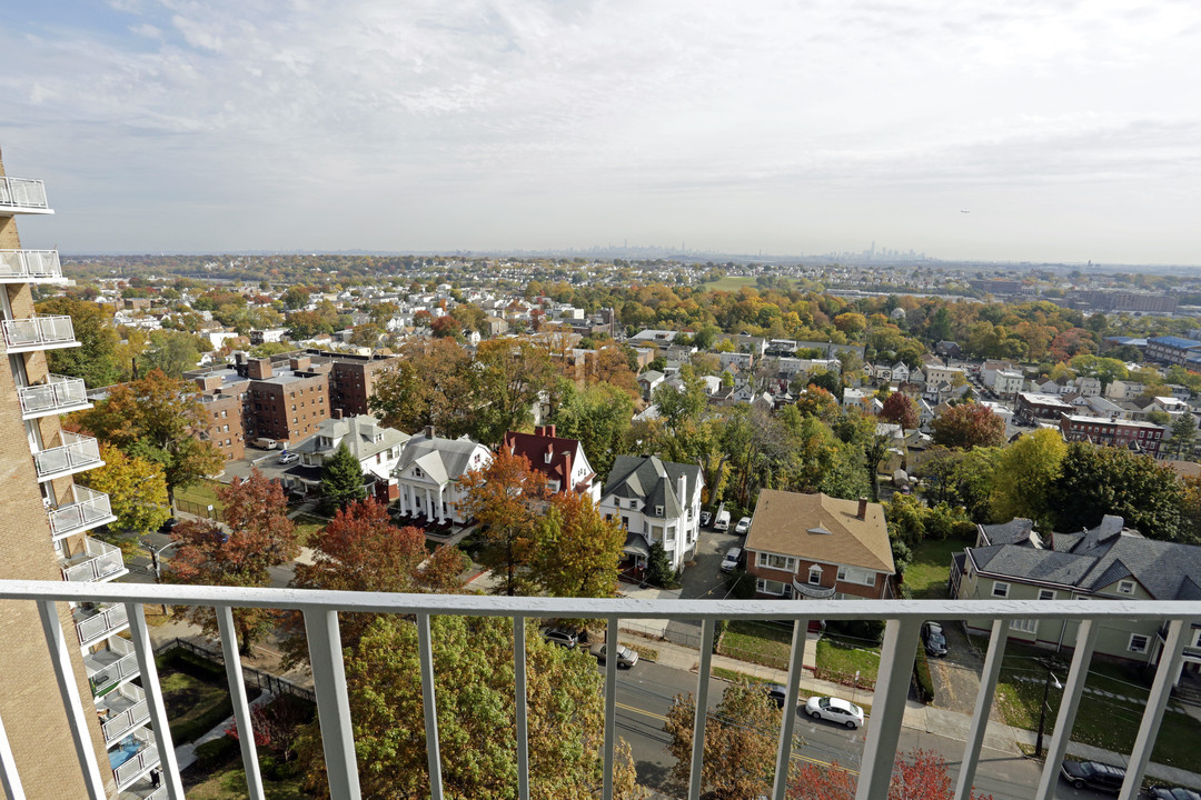 Addison Towers in Newark, NJ - Building Photo