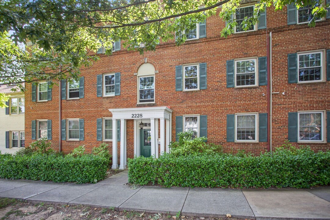 2228 Washington Ave in Silver Spring, MD - Foto de edificio