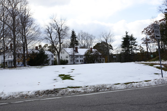 Madbury Apartments in Madbury, NH - Building Photo - Building Photo