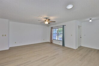 1219 Wild Feather Ln, Unit 6 in Sun City Center, FL - Building Photo - Building Photo