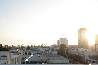 1301 S Westgate Ave, Unit 302 in Los Angeles, CA - Building Photo - Building Photo