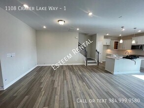 1108 Crater Lk Wy in Durham, NC - Foto de edificio - Building Photo