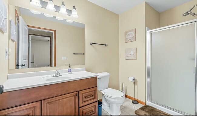 1795 Sara Ct in North Liberty, IA - Foto de edificio - Building Photo