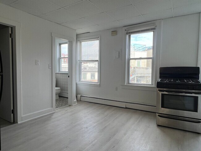 298 NEWARK Ave in Jersey City, NJ - Building Photo - Building Photo