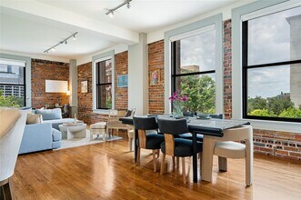915 Franklin St in Houston, TX - Building Photo - Building Photo