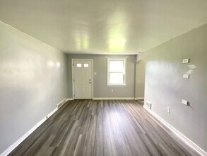 160 Collins Dr in Pittsburgh, PA - Building Photo - Building Photo