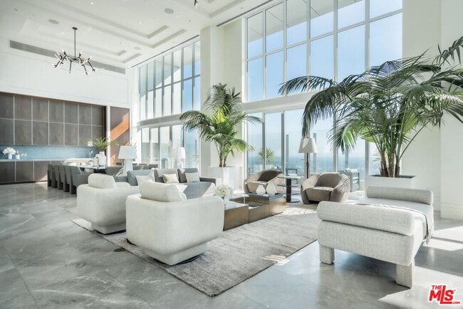 825 S Hill St in Los Angeles, CA - Building Photo - Building Photo