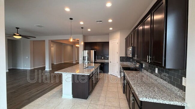 8548 W Midway Ave in Glendale, AZ - Building Photo - Building Photo