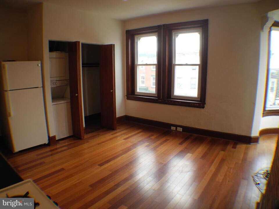 2739 W Girard Ave-Unit -UNIT 3F in Philadelphia, PA - Building Photo