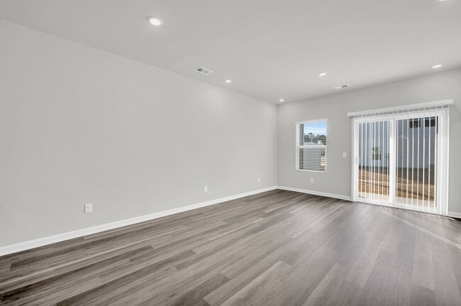 246 Arnette Dr in Ocean Isle Beach, NC - Foto de edificio - Building Photo