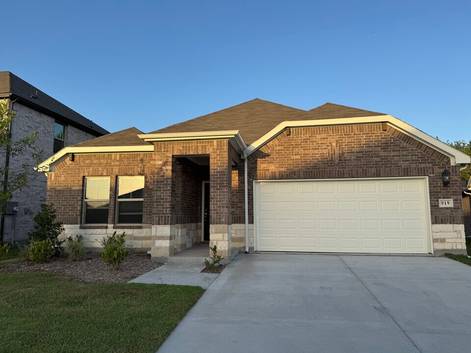 919 Elijah Ln in McKinney, TX - Building Photo