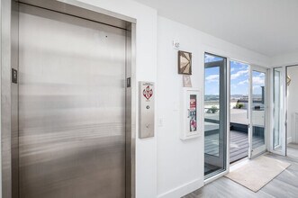 1709 Harbor Ave SW in Seattle, WA - Building Photo - Building Photo