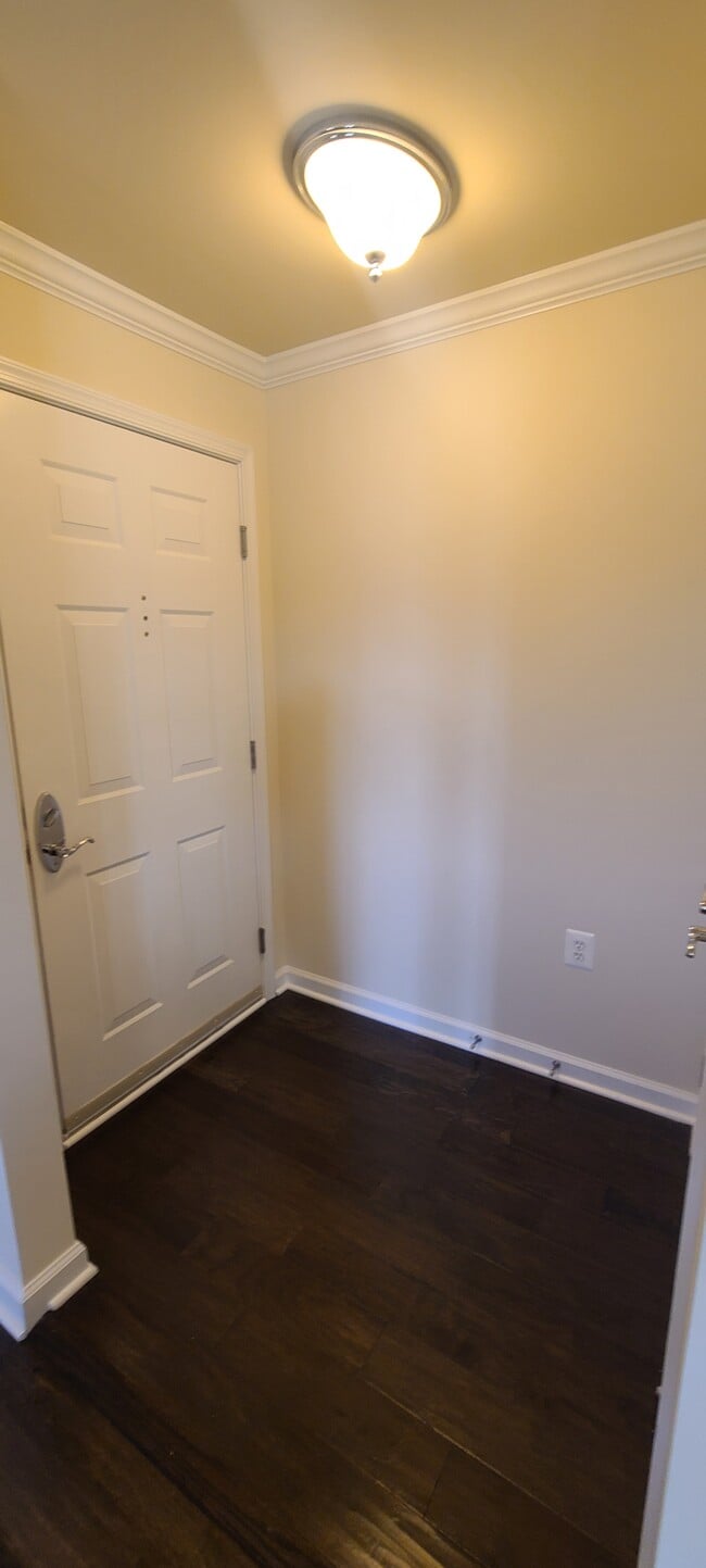 4141 S Four Mile Run Dr, Unit 302 in Arlington, VA - Building Photo - Building Photo