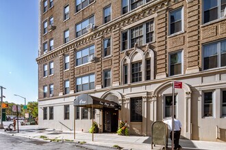 One Plaza West in Brooklyn, NY - Building Photo - Building Photo