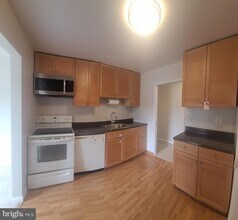9730 Kingsbridge Dr in Fairfax, VA - Building Photo - Building Photo