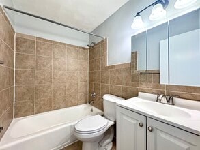 Silver Lake Apartments in Newtonville, MA - Building Photo - Building Photo