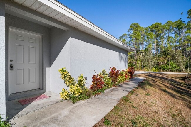 341-343 Reeves St in Lehigh Acres, FL - Building Photo - Building Photo
