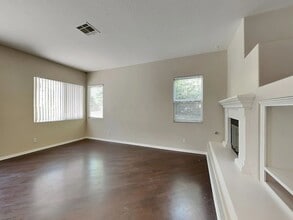 28411 Hidden Hills Dr in Santa Clarita, CA - Building Photo - Building Photo