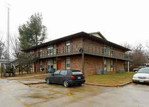 Pine Tree Apartments in Nixa, MO - Building Photo - Building Photo