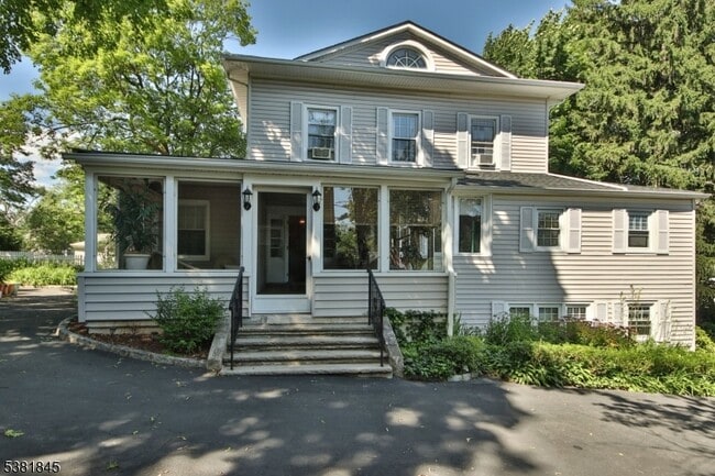 property at 22 Rockland Terrace