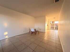 600 S Luna Ct-Unit -24 in Hollywood, FL - Building Photo - Building Photo