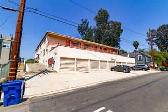 2743 Waverly Dr in Los Angeles, CA - Building Photo - Building Photo