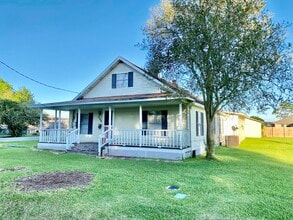 2503 Ave G in Nederland, TX - Foto de edificio - Building Photo