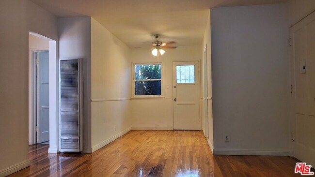 11202 Camarillo St in Los Angeles, CA - Building Photo - Building Photo